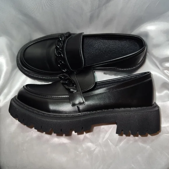 Cute Loafers | All Black W Chain | Sz 41 - Picture 1 of 5